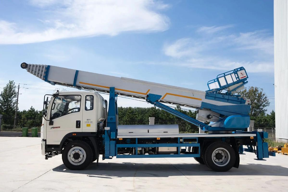 阿坝云梯上料车租赁费用